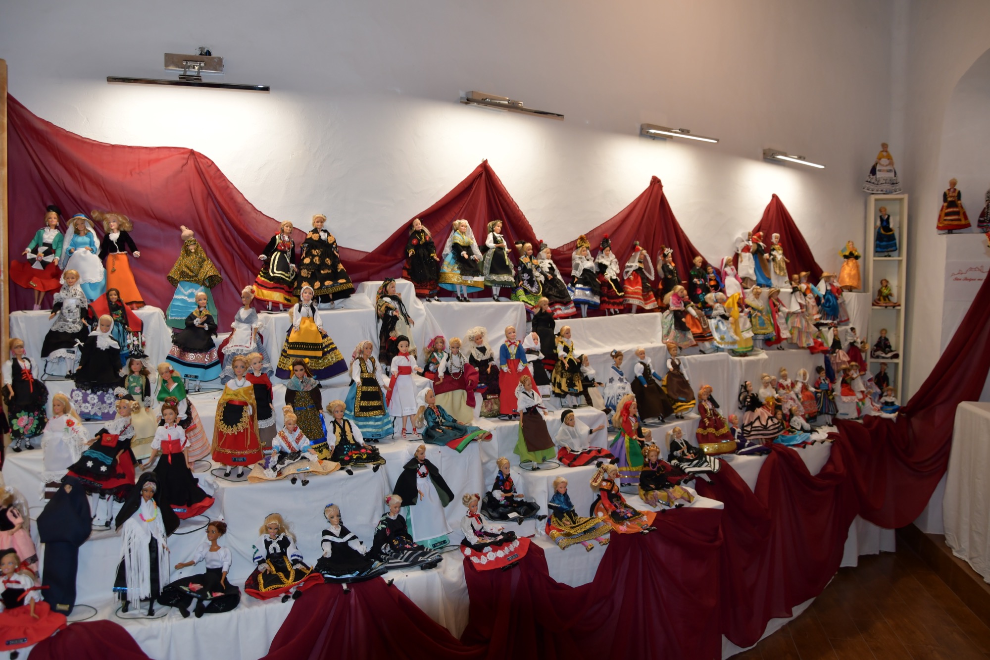 muñecas con trajes regionales