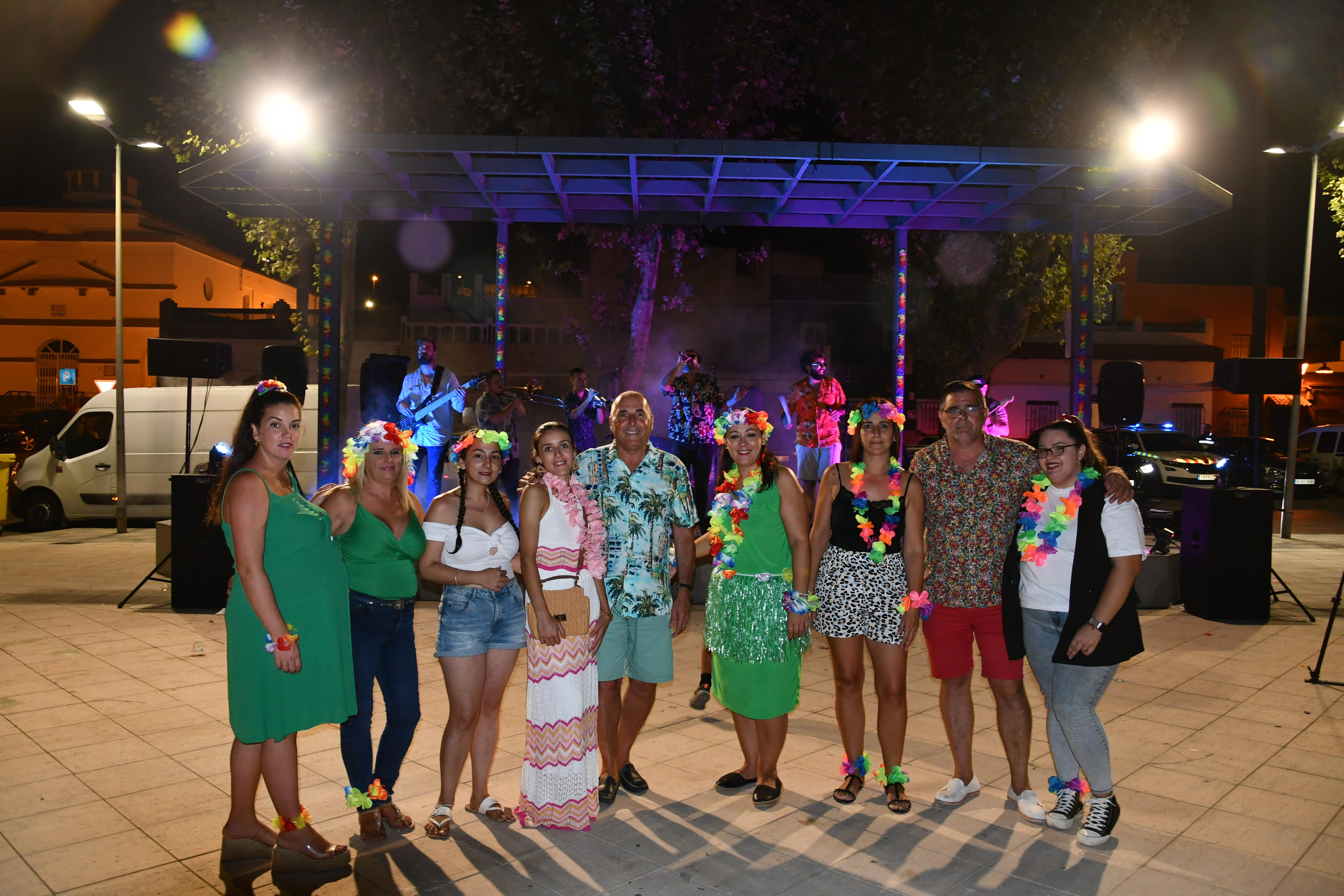 Gran participación en la fiesta hawaiana en Taraguilla | San Roque