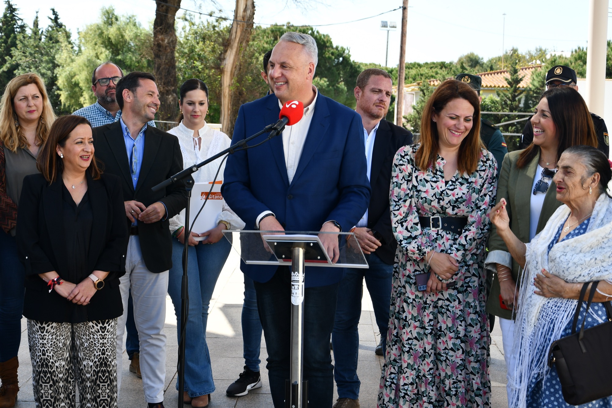 Lectura de manifiesto e izado de bandera para conmemorar el Día del Pueblo  Gitano