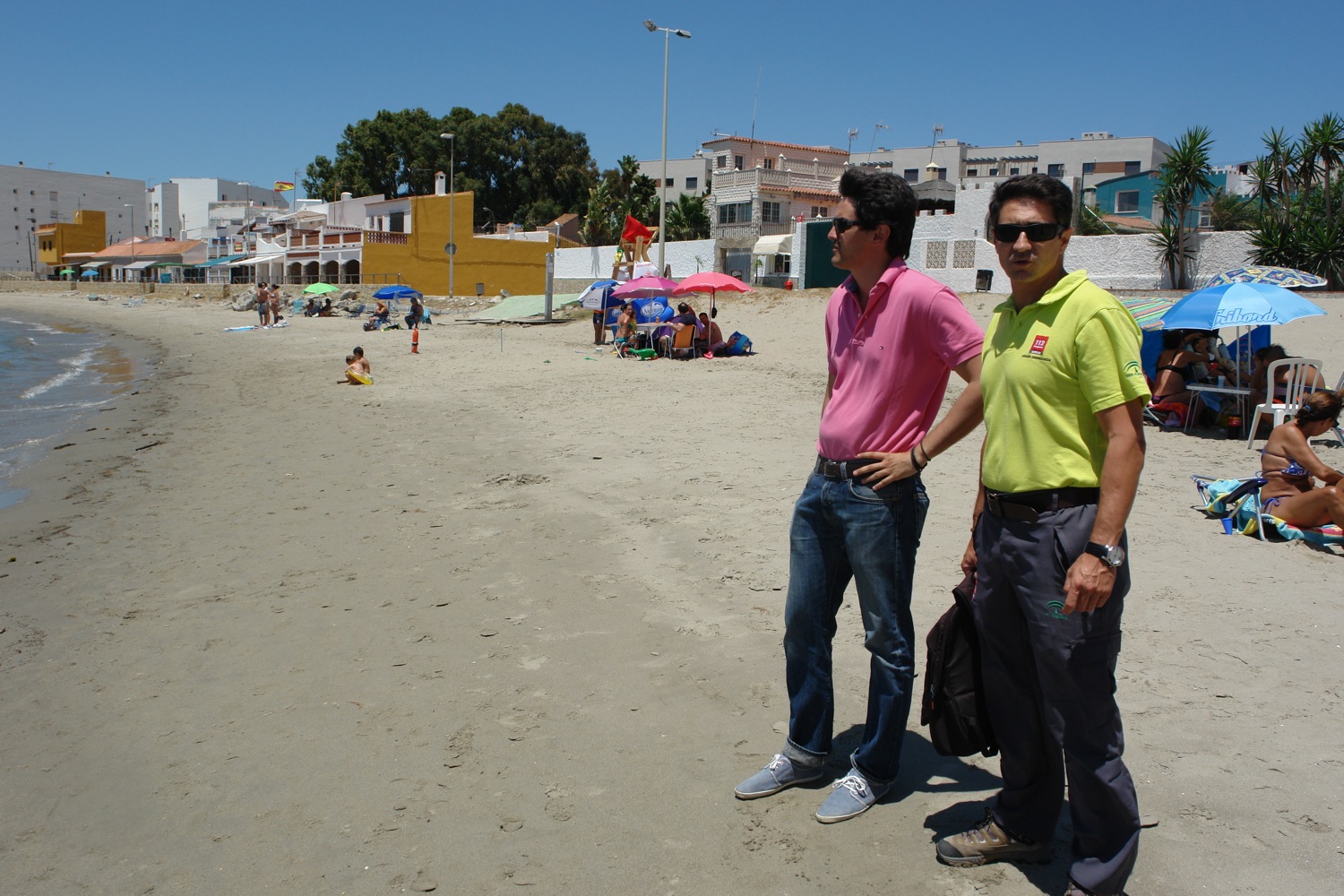 El 112 ordena el cierre al baño de la playa de Campamento debido a una